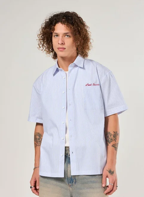 Camisa Box Listrada Bordado Bolso