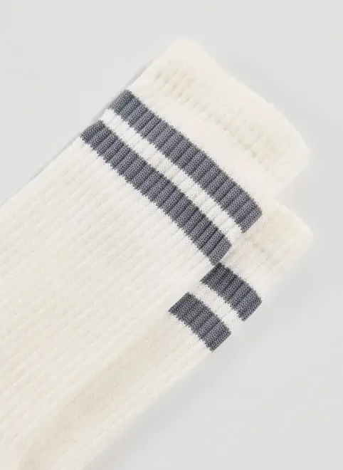 Meia Off-White Com Listras Cinzas