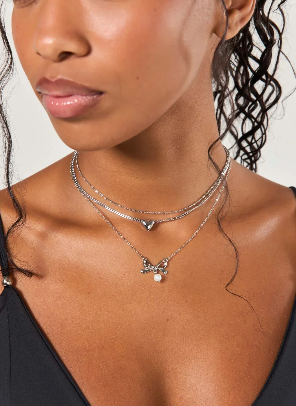 Conjunto 3 Colares Prateados Laço Pérola