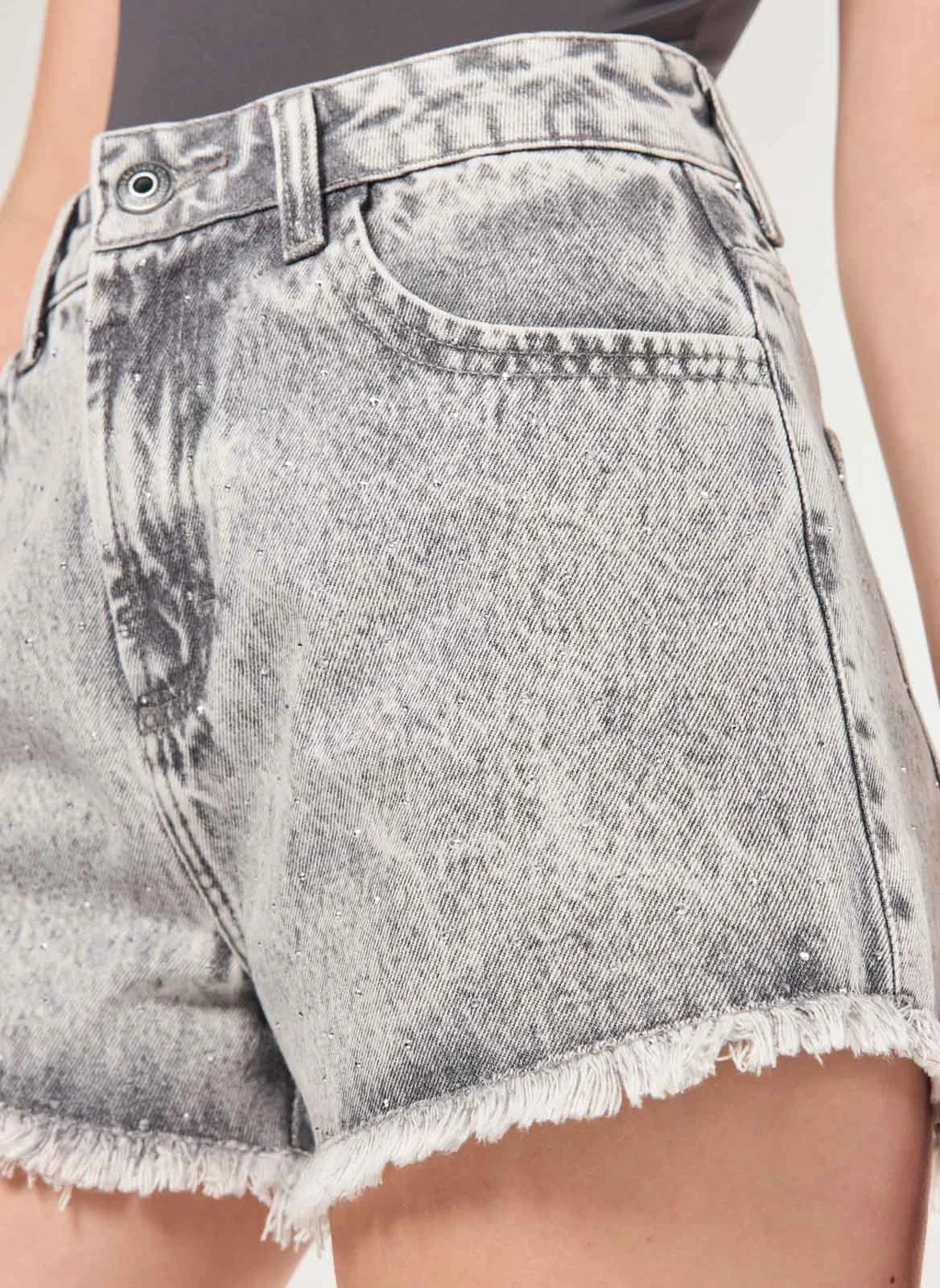 Short Jeans Cinza Strass