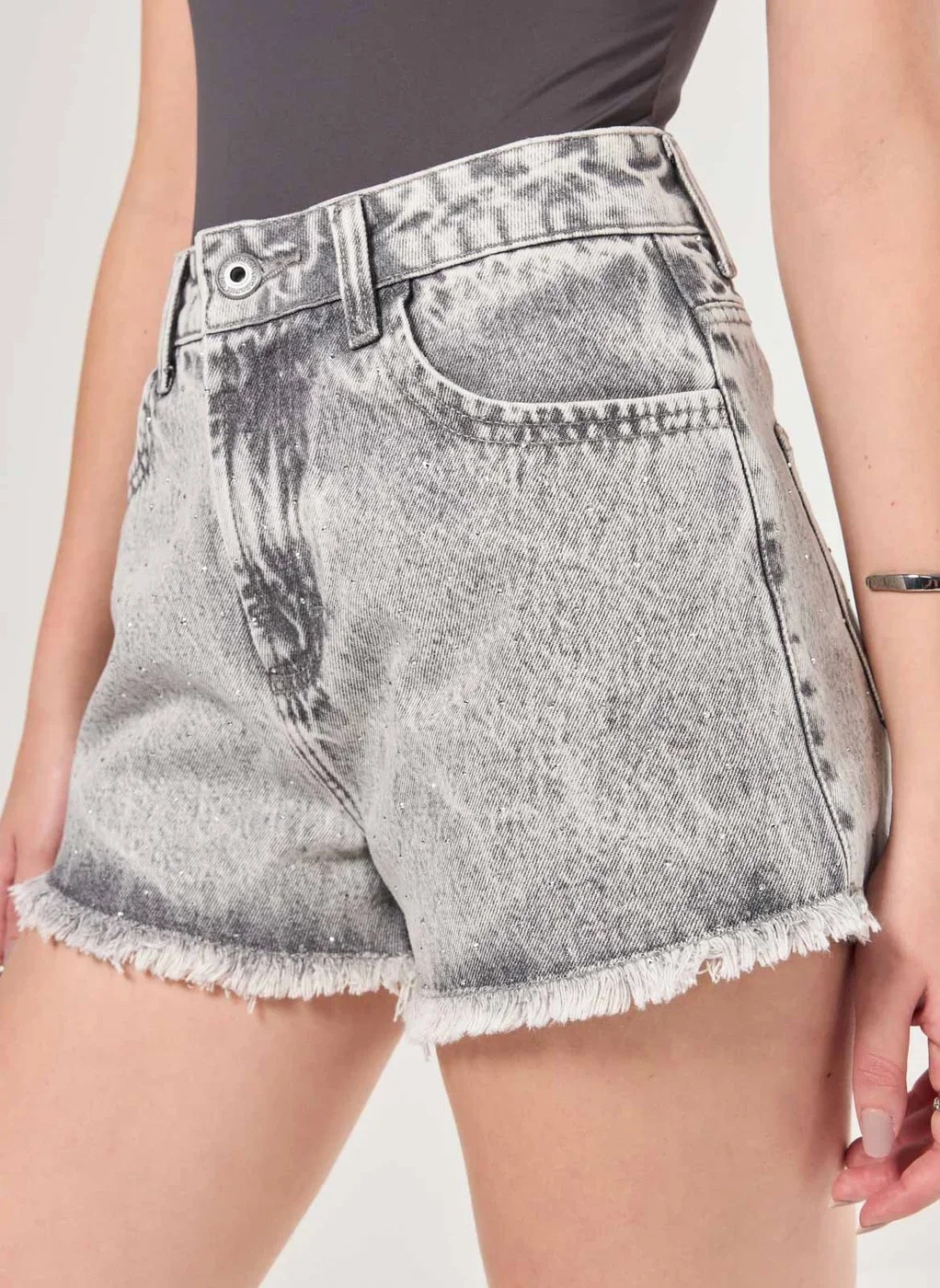 Short Jeans Cinza Strass
