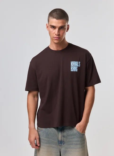 Camiseta Box Marrom Boring