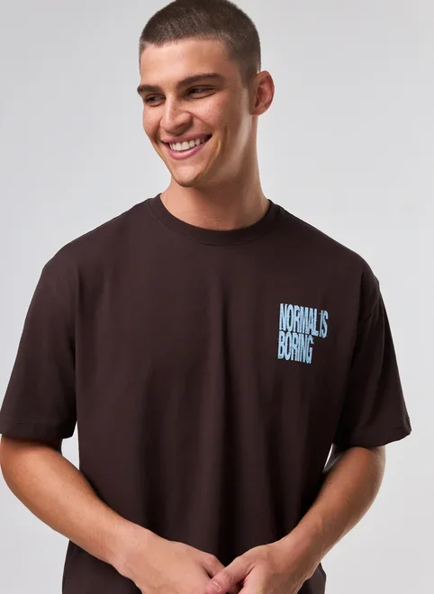 Camiseta Box Marrom Boring