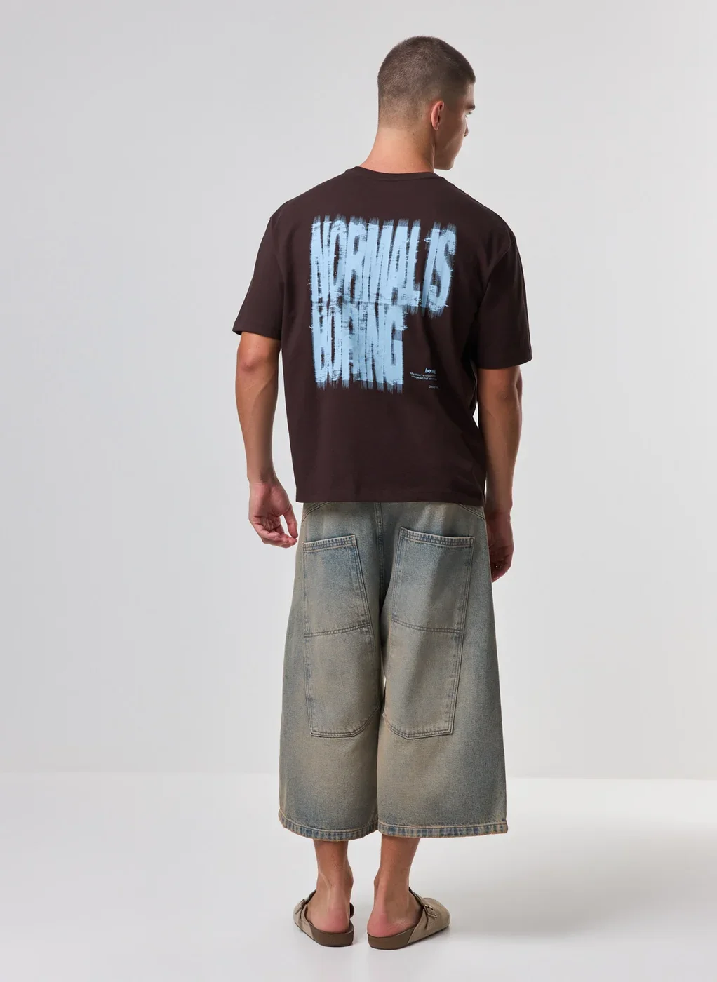 Camiseta Box Marrom Boring