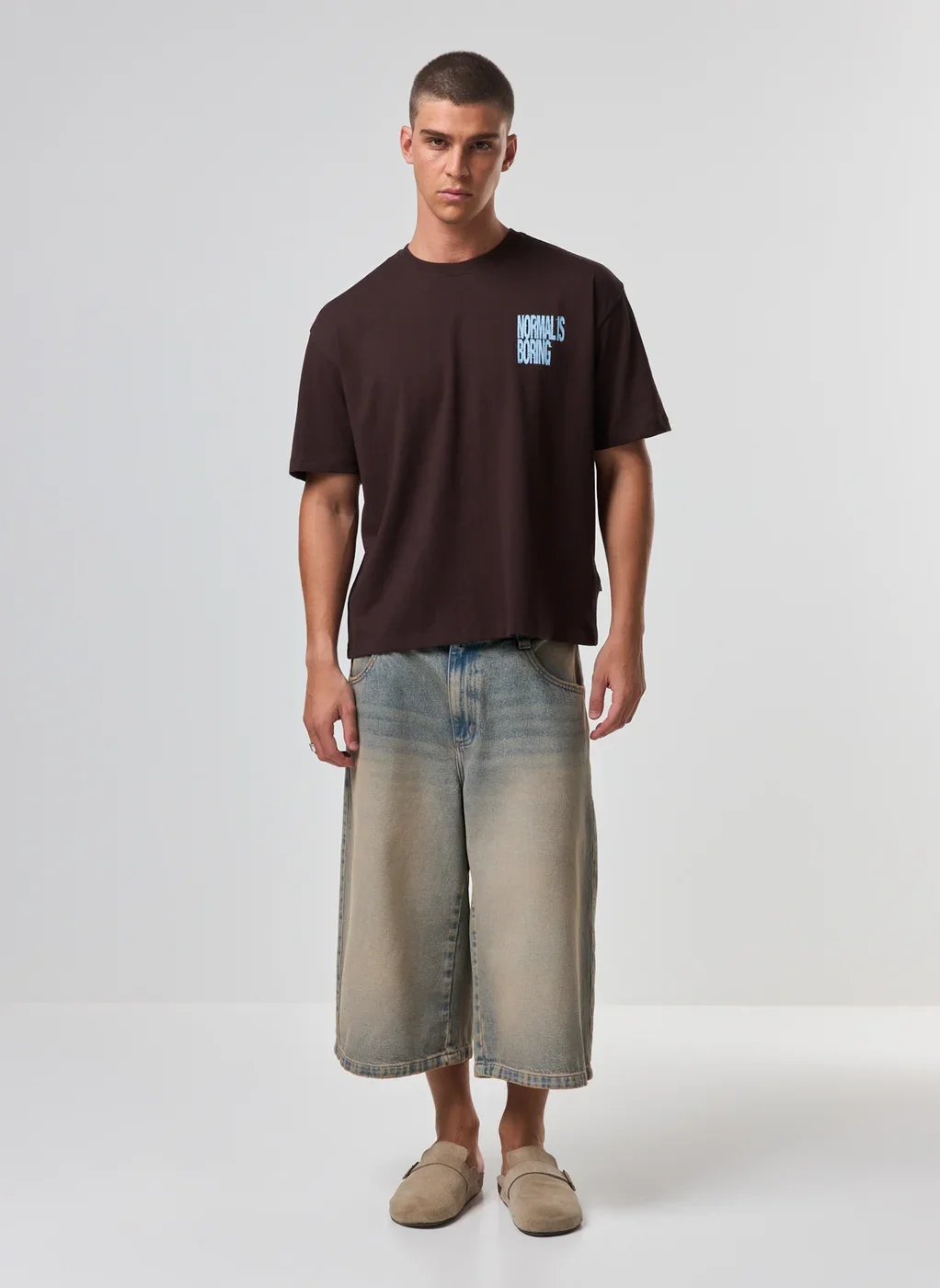 Camiseta Box Marrom Boring