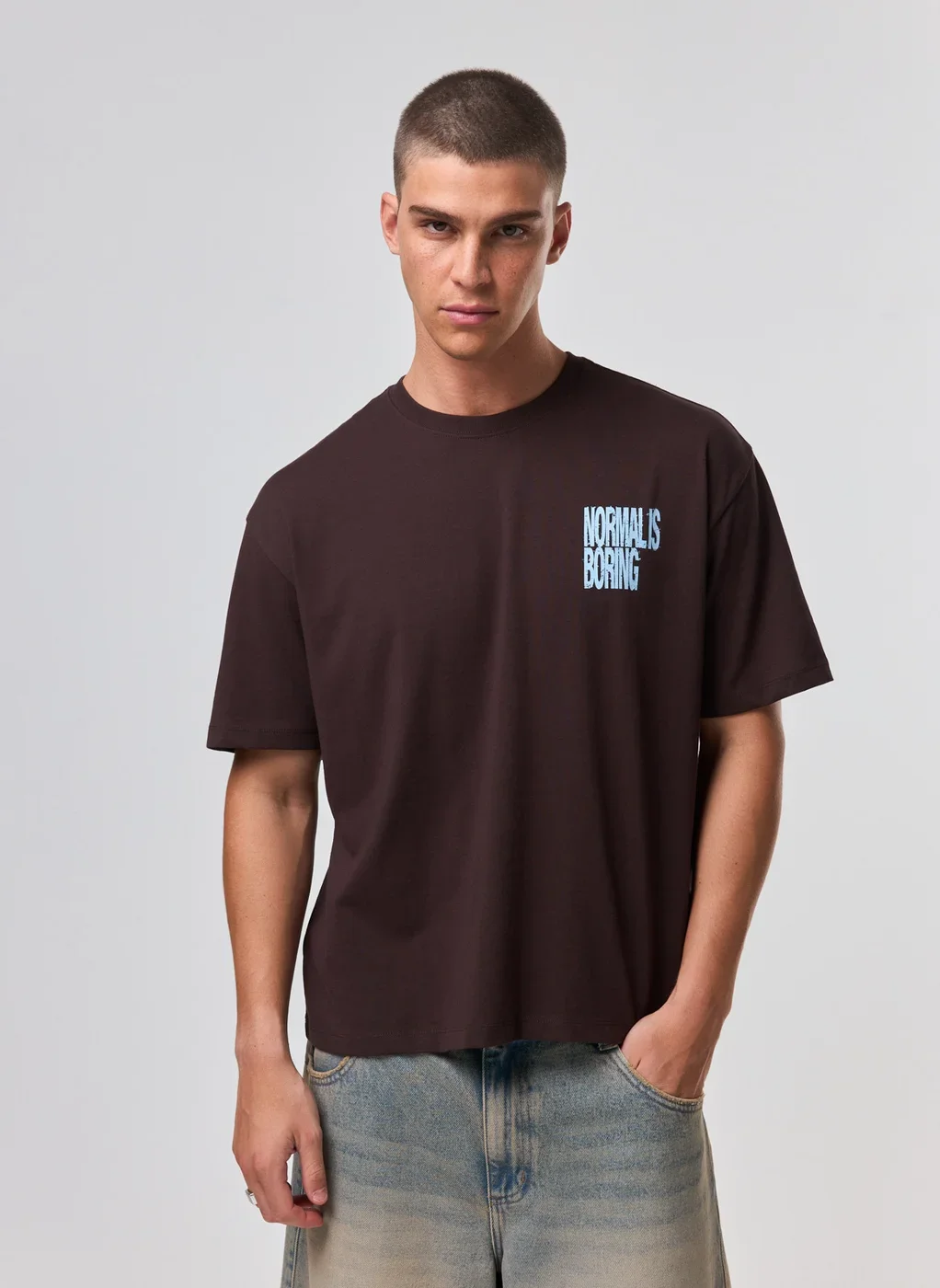 Camiseta Box Marrom Boring