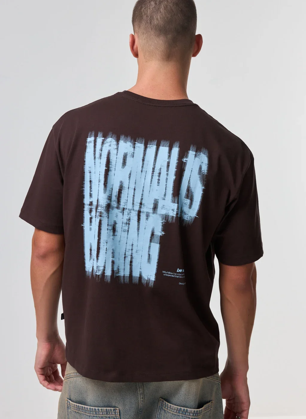 Camiseta Box Marrom Boring