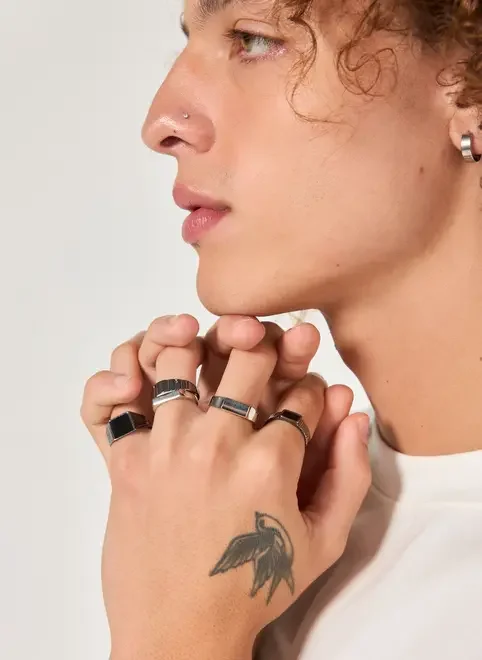 Conjunto 5 Anéis Prateados Resina Preta