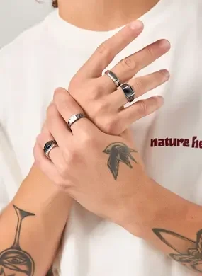 Conjunto 5 Anéis Prateados Resina Preta