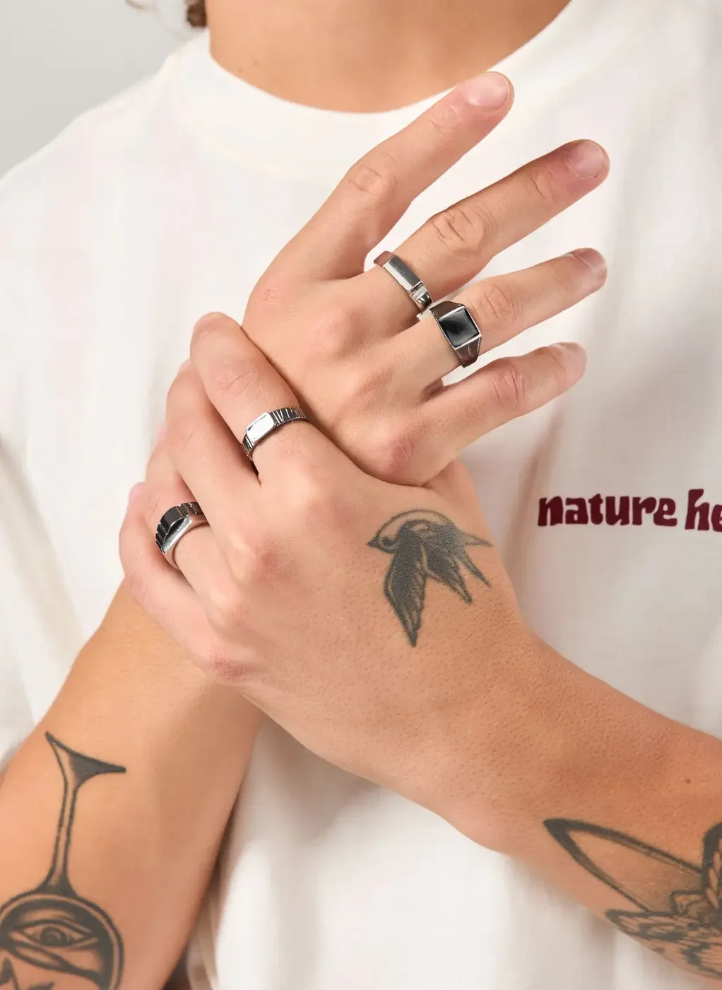 Conjunto 5 Anéis Prateados Resina Preta