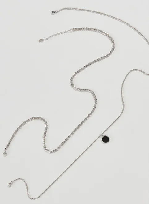 Conjunto 2 Correntes Prateadas Plaquinha Preta