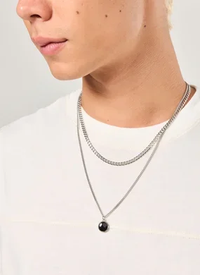 Conjunto 2 Correntes Prateadas Plaquinha Preta