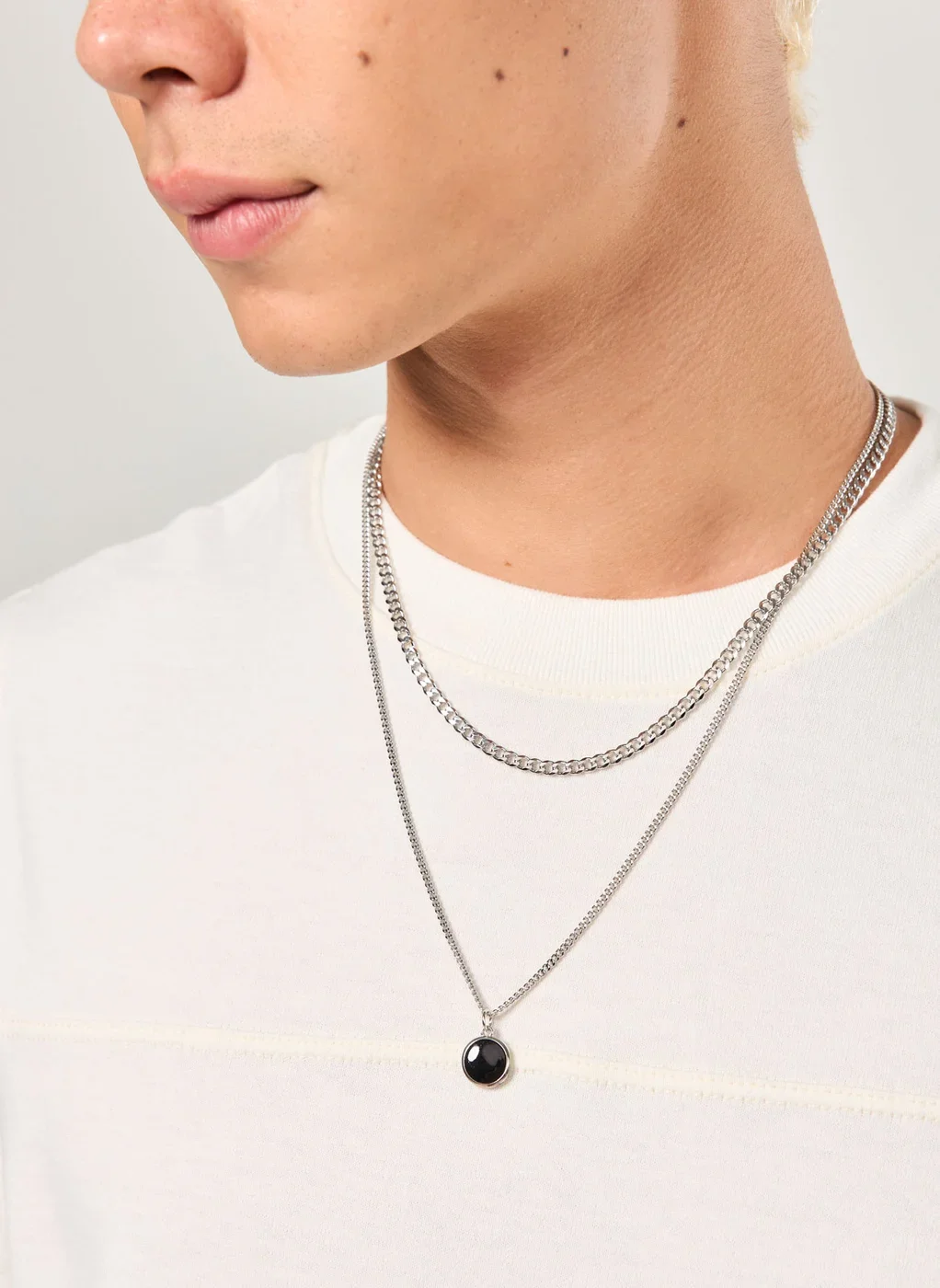 Conjunto 2 Correntes Prateadas Plaquinha Preta