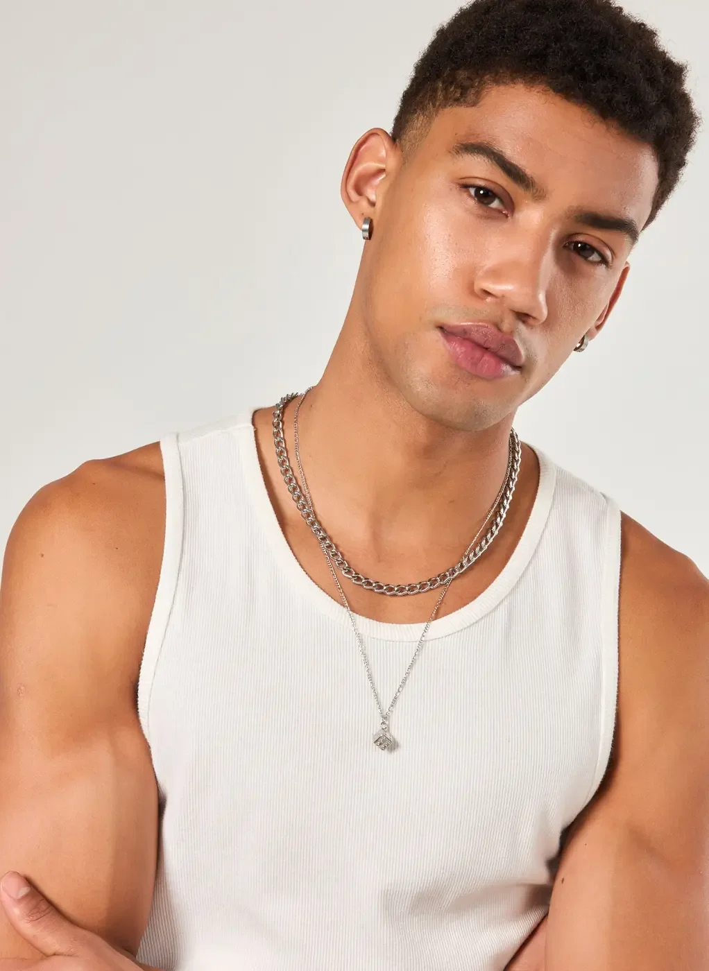 Conjunto 2 Colares Prateados Dado