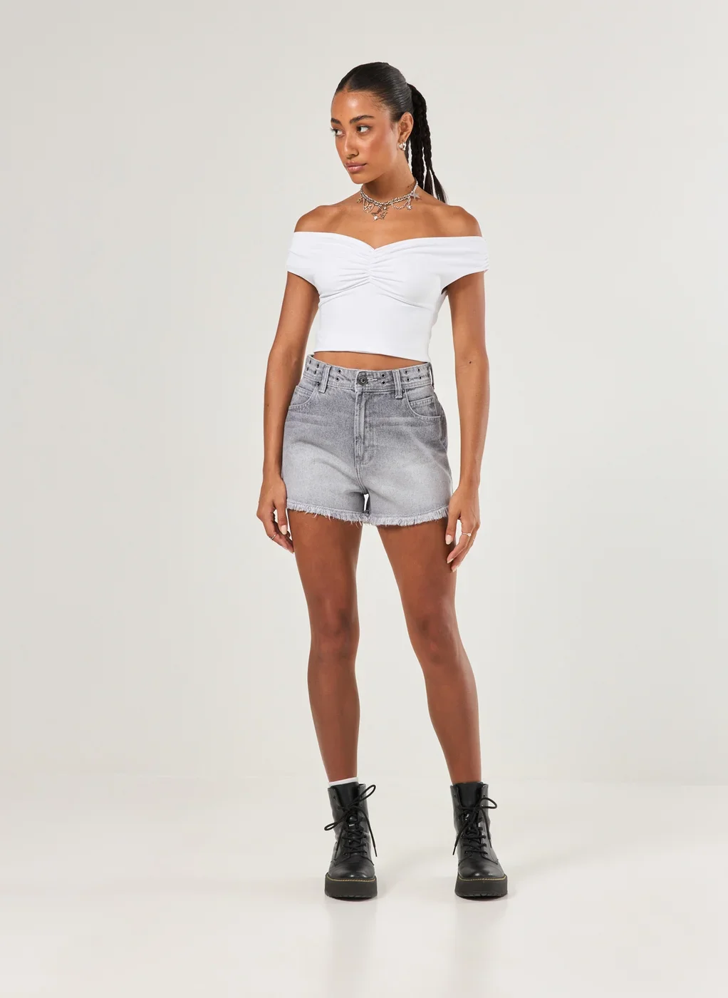 Short Jeans Ilhós No Cós