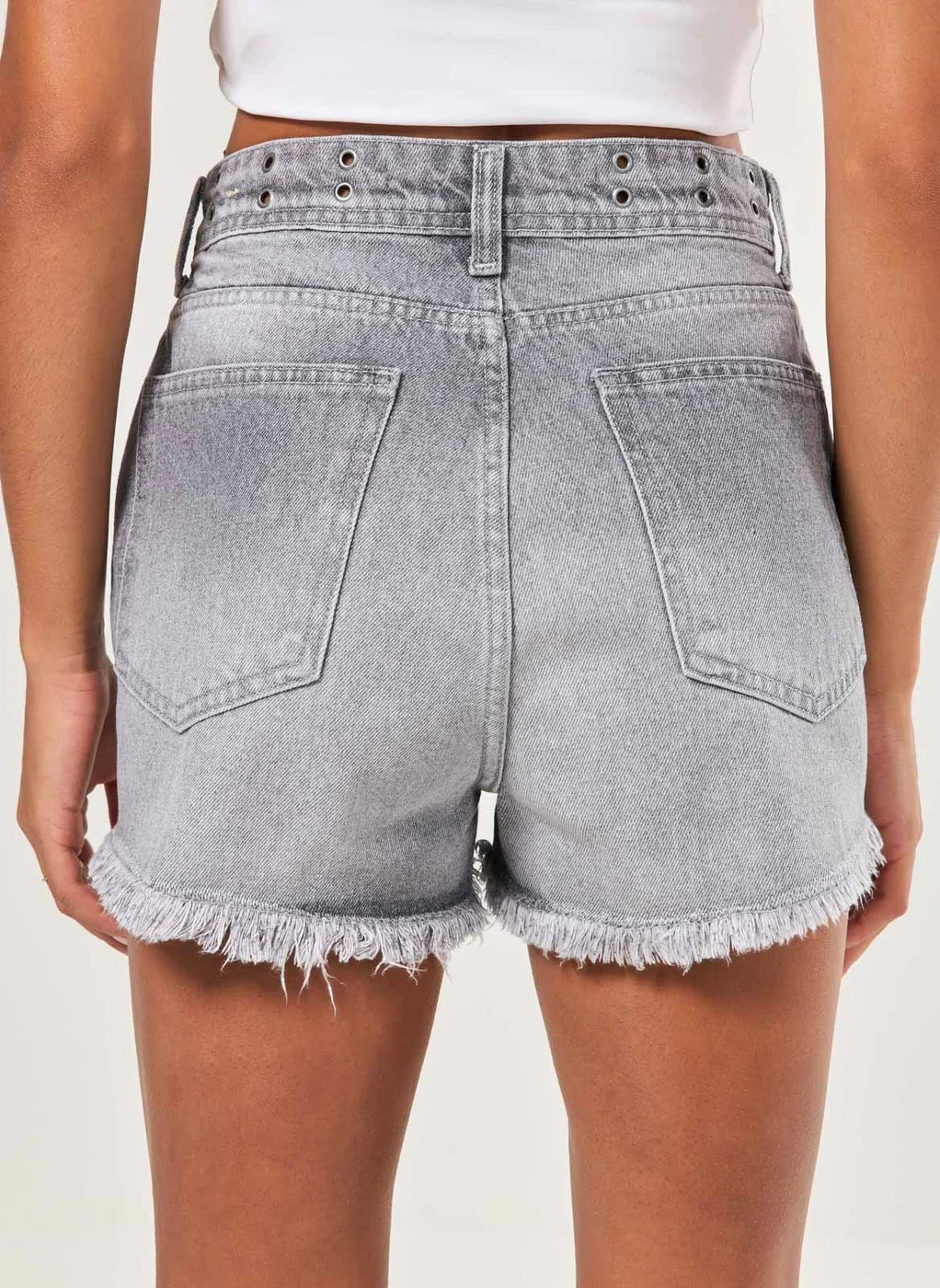 Short Jeans Ilhós No Cós