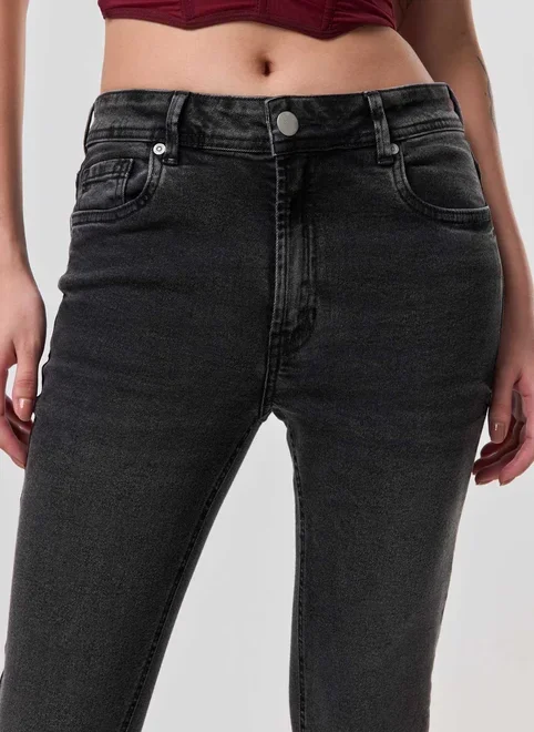 Calça Jeans Flare Cintura Média Preta