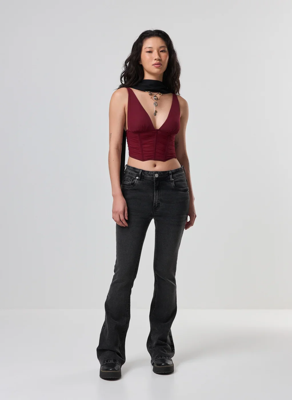 Calça Jeans Flare Cintura Média Preta