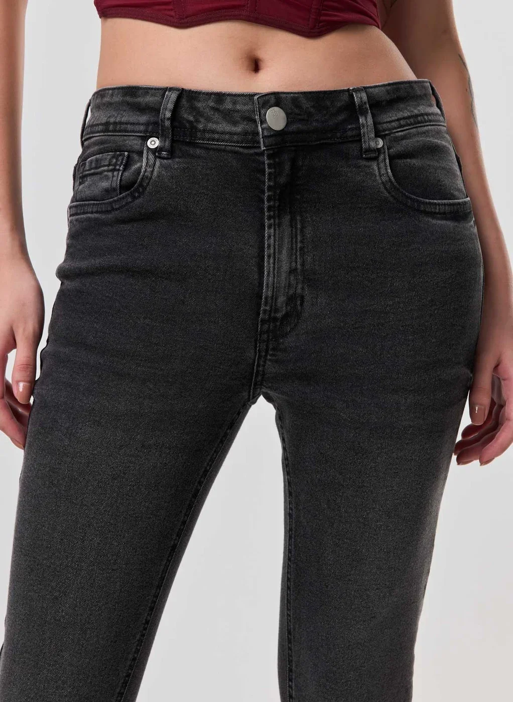 Calça Jeans Flare Cintura Média Preta