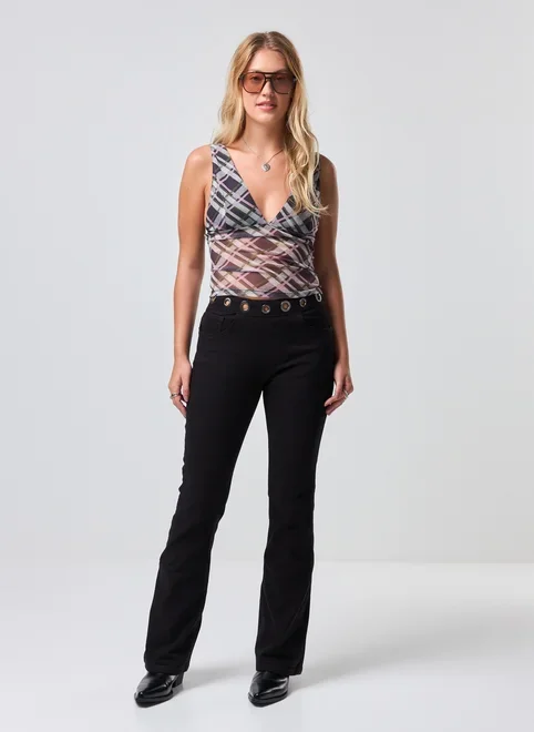 Calça Flare Sarja Preta Cós Ilhós