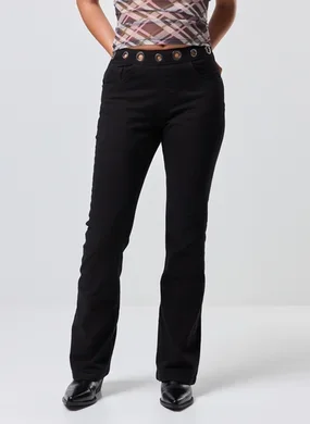 Calça Flare Sarja Preta Cós Ilhós