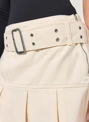 Short Saia Sarja Off-White Com Plissado E Cinto