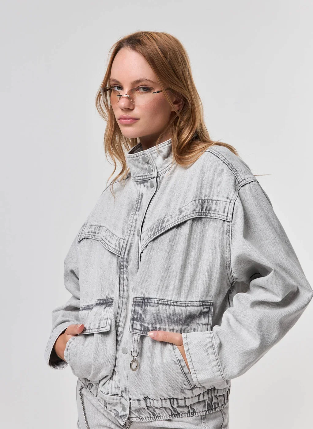 Jaqueta Oversized Jeans Cinza Gola Alta