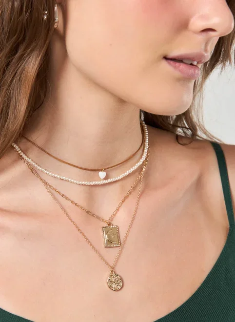 Conjunto 4 Colares Dourados Pérolas Artificiais