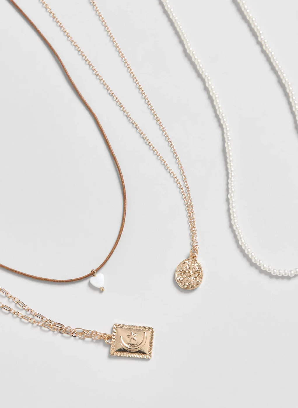 Conjunto 4 Colares Dourados Pérolas Artificiais