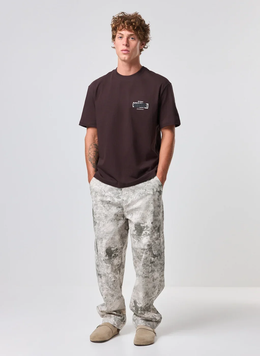 Calça Super Baggy Em Sarja Estampada