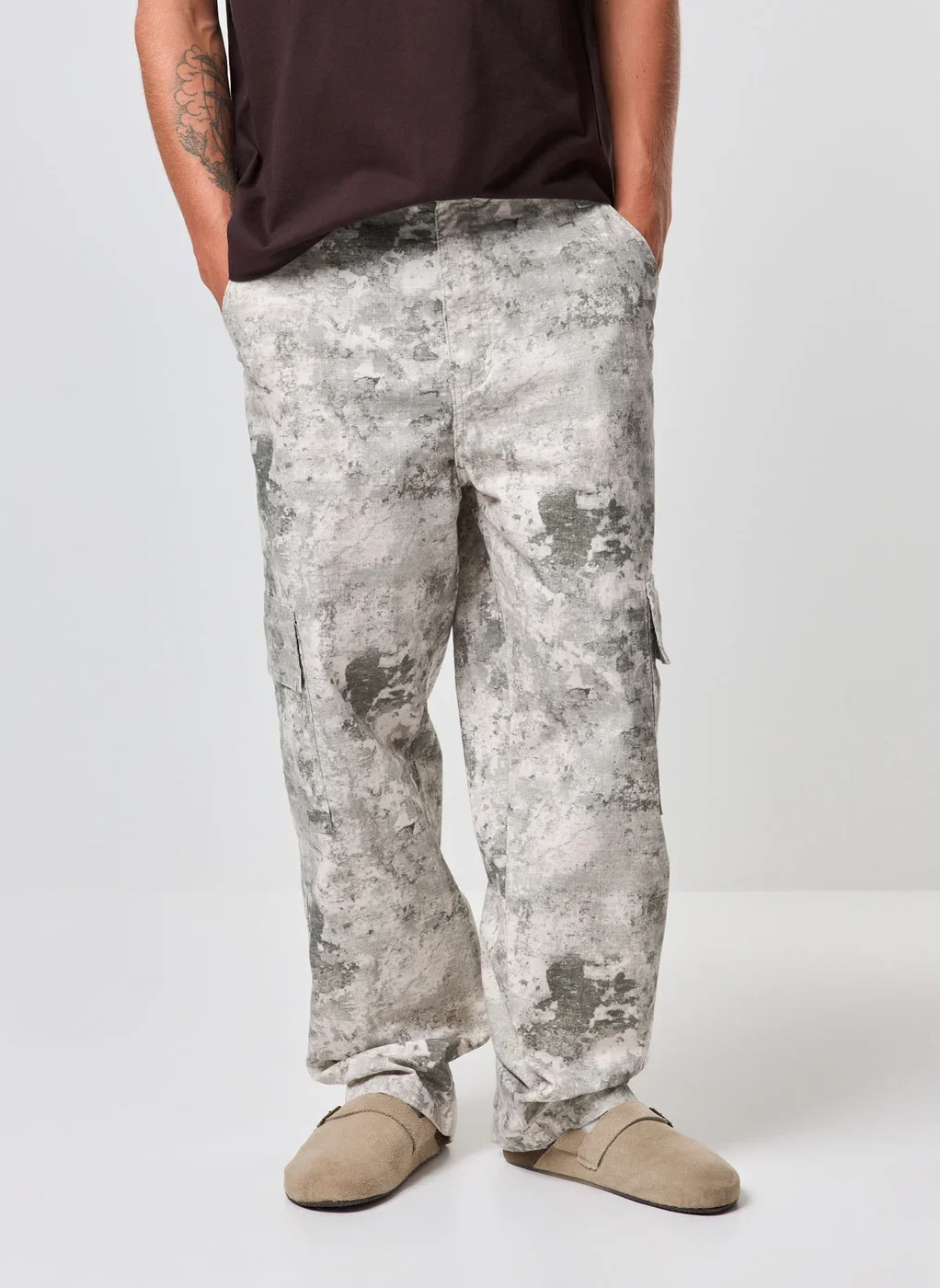 Calça Super Baggy Em Sarja Estampada