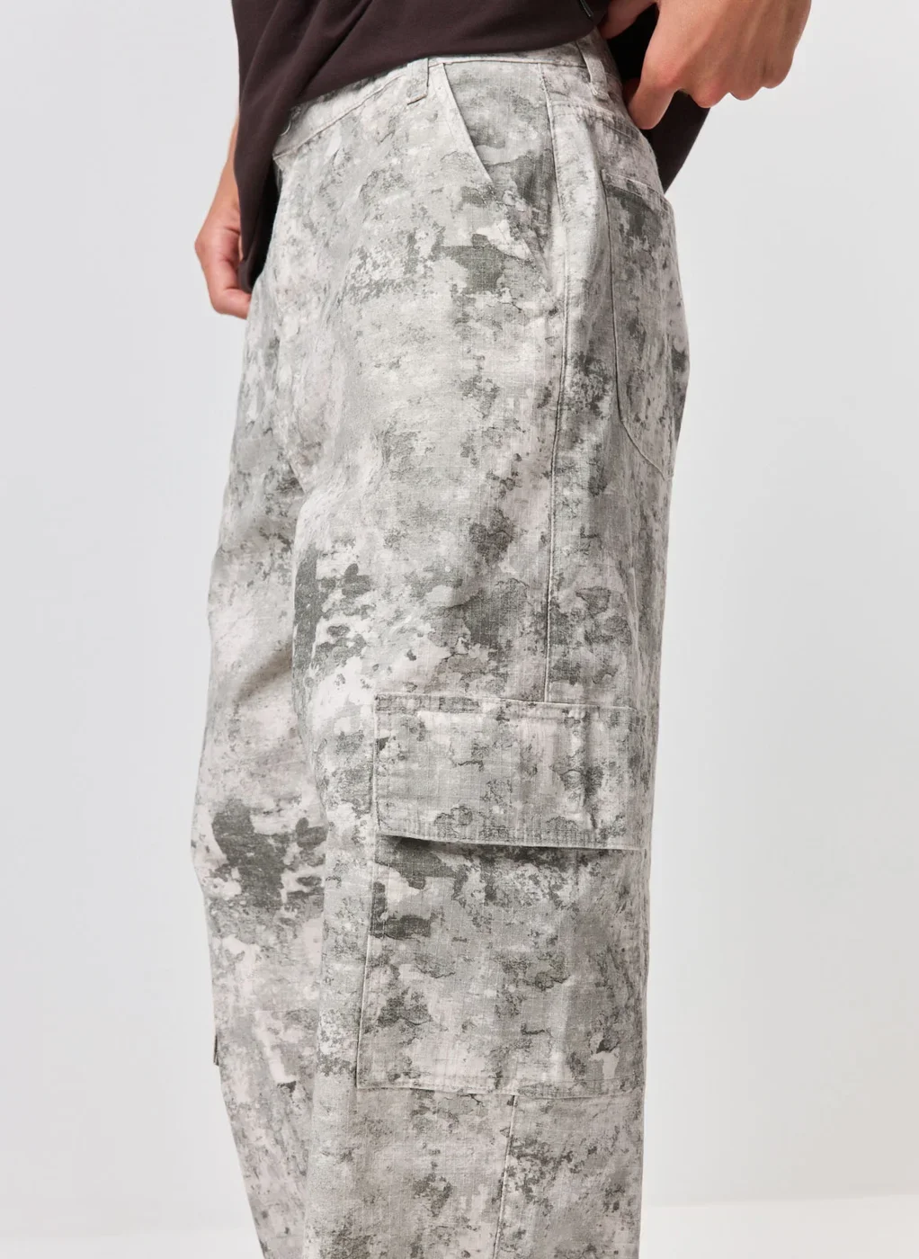 Calça Super Baggy Em Sarja Estampada