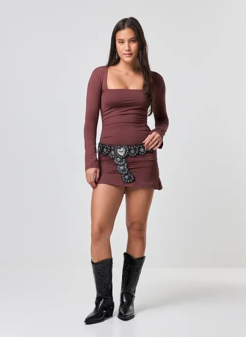 Vestido Curto Manga Longa Decote Quadrado