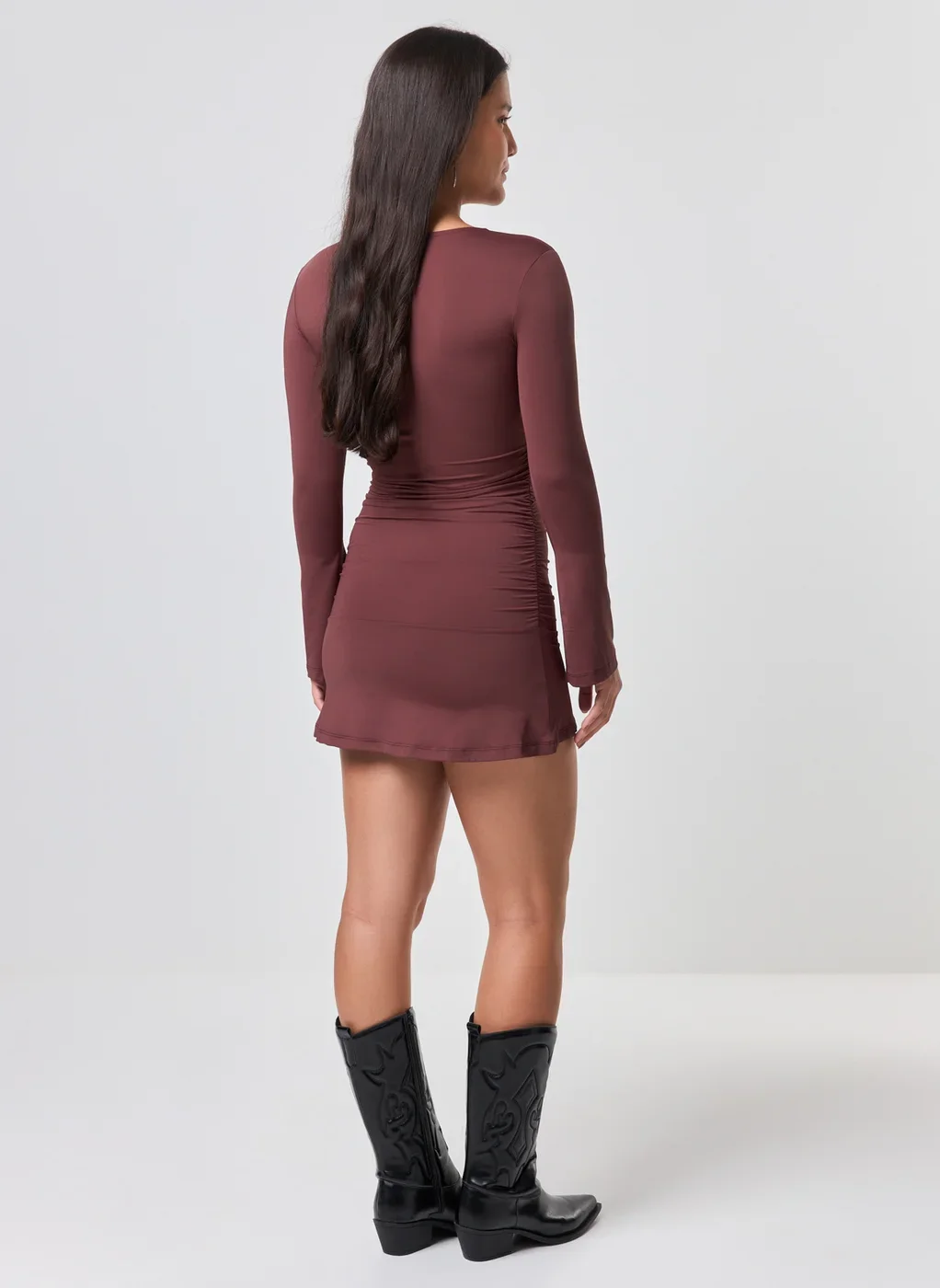 Vestido Curto Manga Longa Decote Quadrado