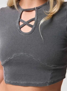 Blusa Cropped Lavada Corsetada