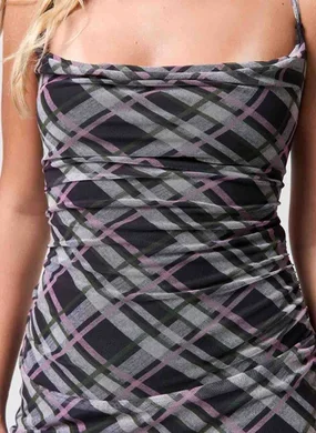 Vestido Curto Tule Xadrez Decote Degagê