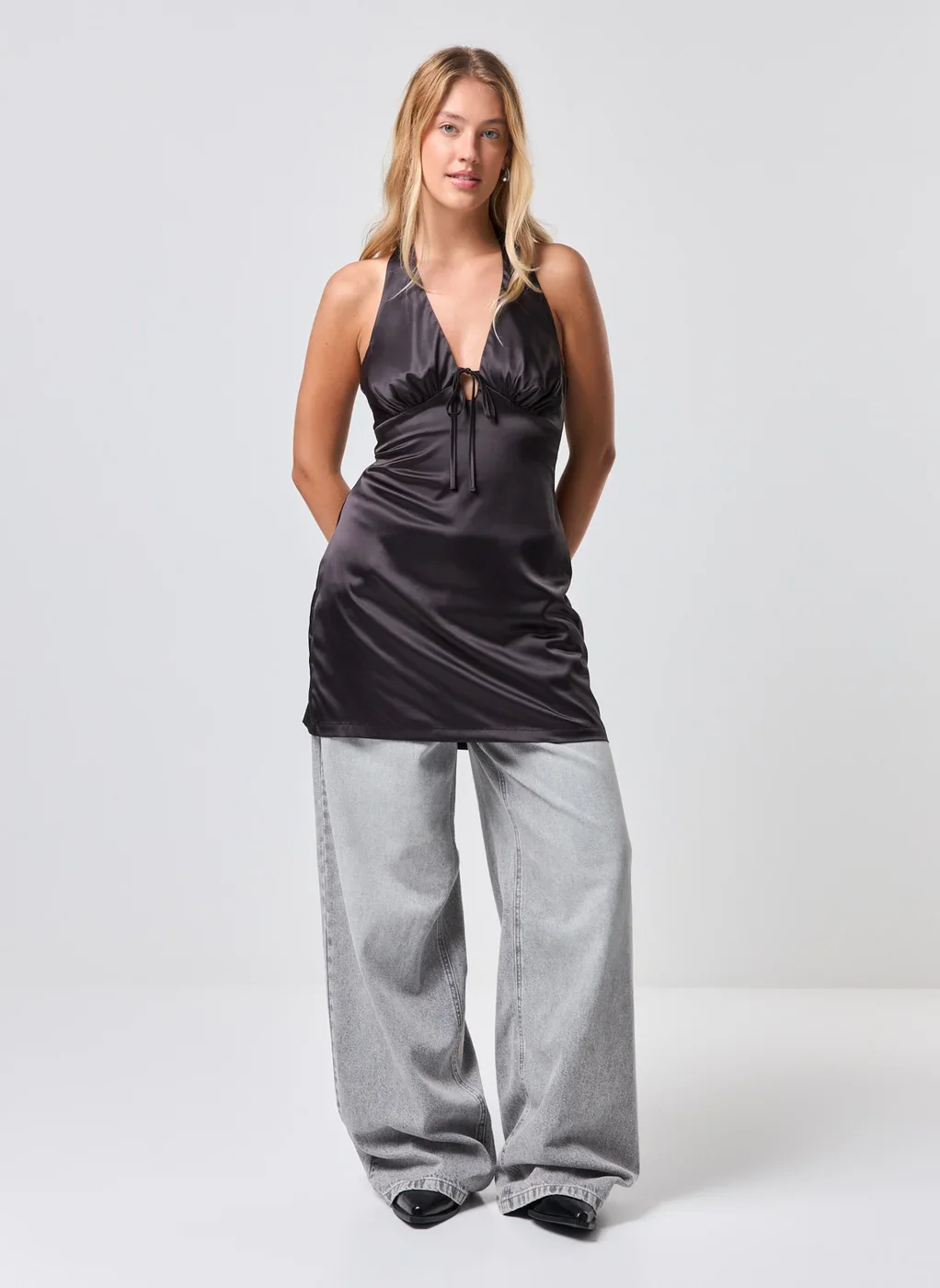 Vestido Cetim Preto Frente Única