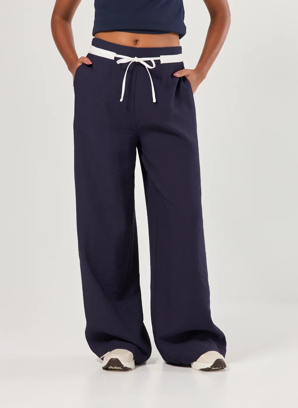 Calça Azul-Marinho Amarração Contrastante