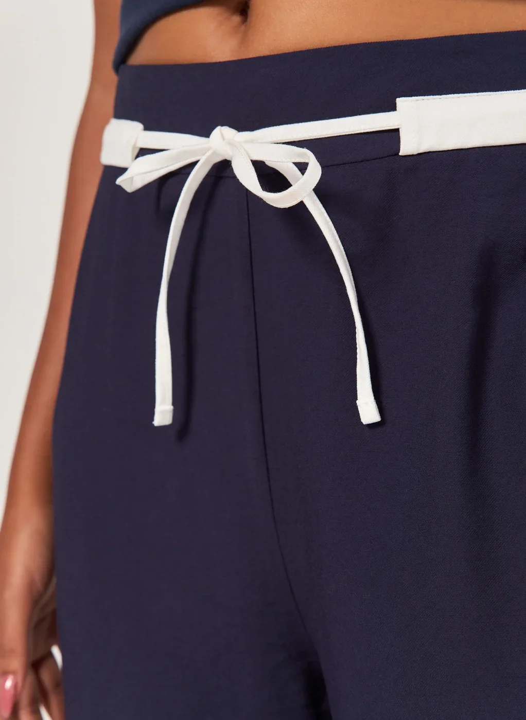 Calça Azul-Marinho Amarração Contrastante