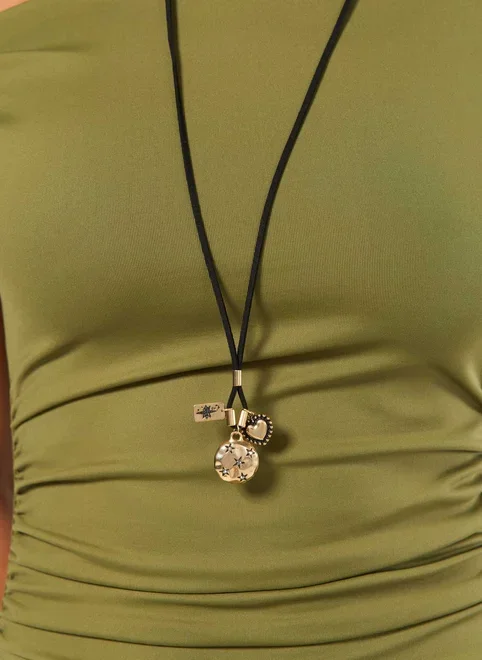 Colar Suede Pingentes Dourados