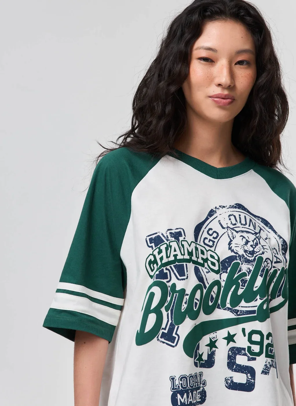 Camiseta Off-White Box Raglan Brooklyn