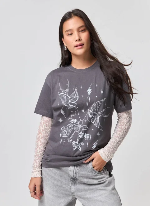 Camiseta Oversized Preta Lavada Passarinhos