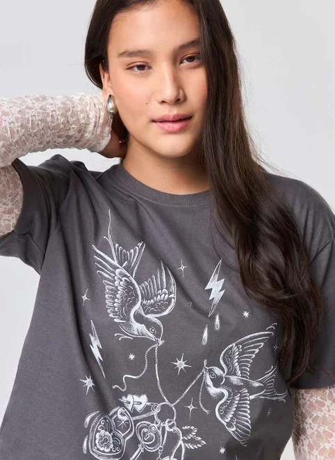 Camiseta Oversized Preta Lavada Passarinhos