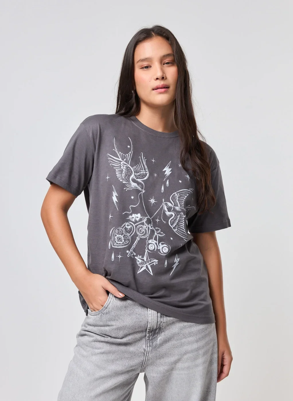 Camiseta Oversized Preta Lavada Passarinhos