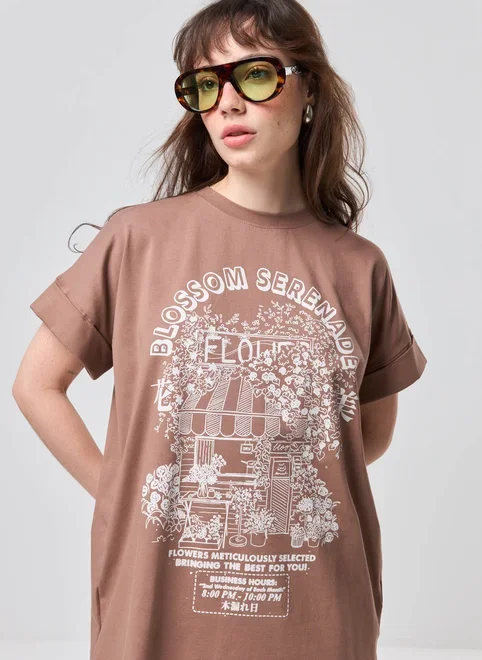 Camiseta Oversized Marrom Floricultura