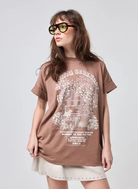 Camiseta Oversized Marrom Floricultura