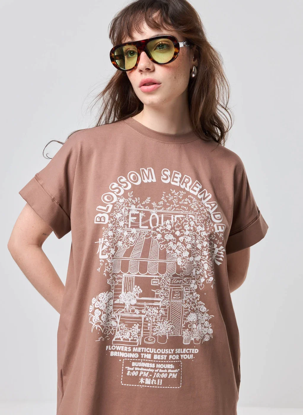 Camiseta Oversized Marrom Floricultura