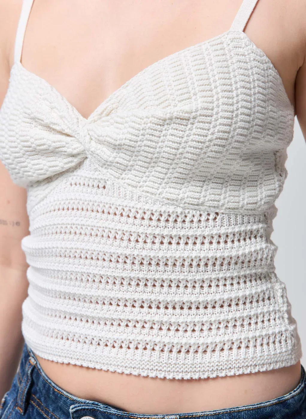 Cropped Tricô Off‑White Busto Torcido