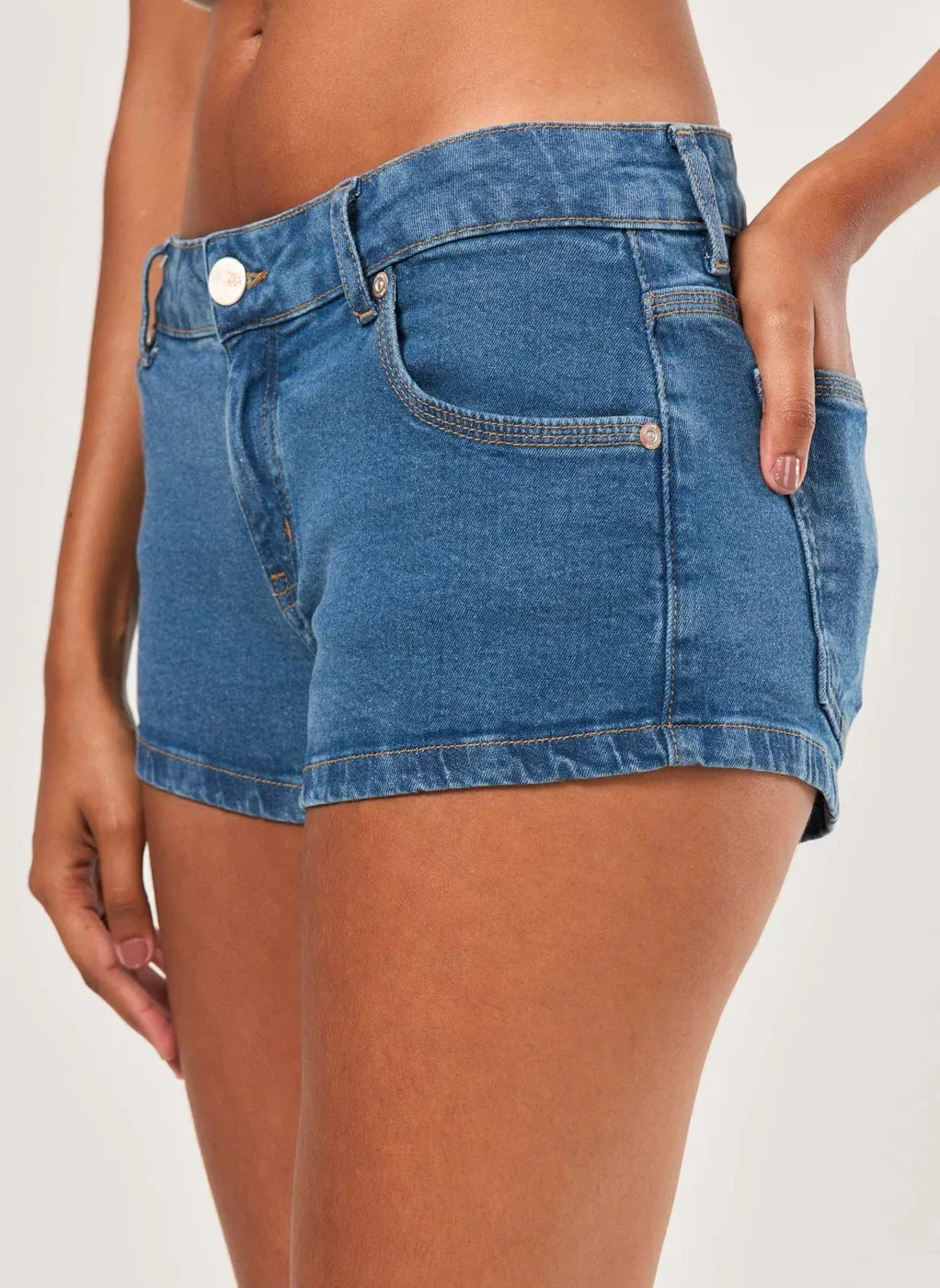 Micro Short Cintura Baixa Jeans Médio