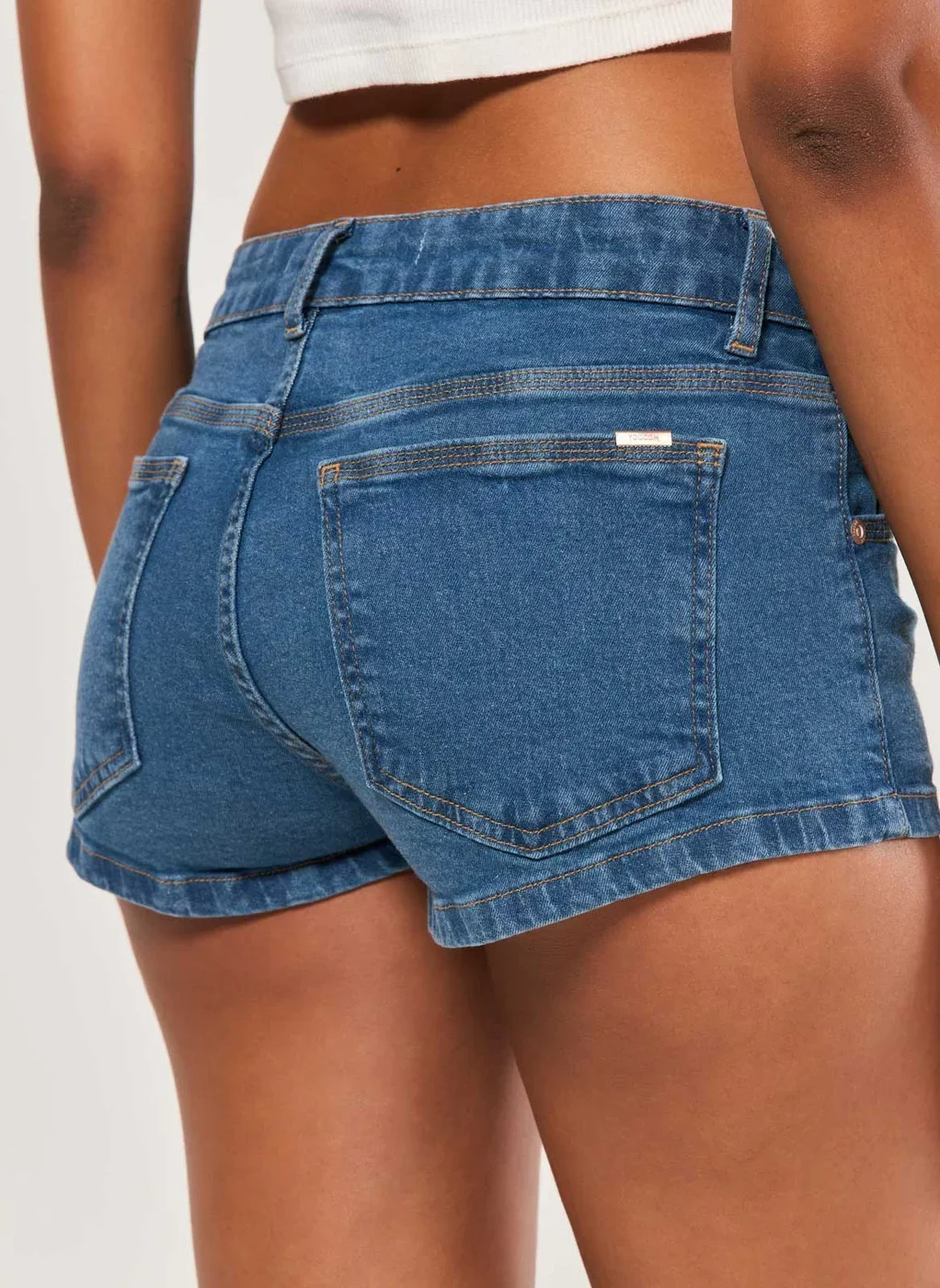 Micro Short Cintura Baixa Jeans Médio